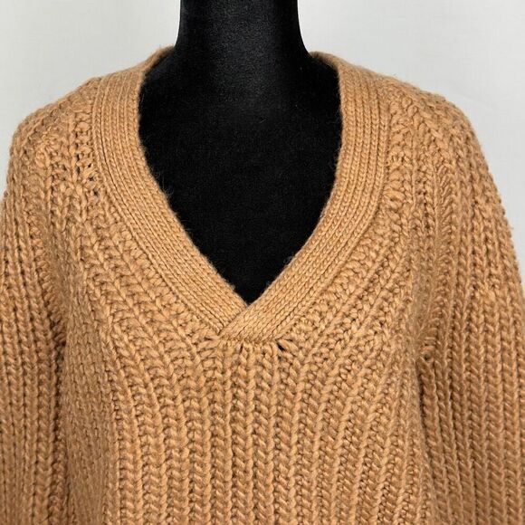 Intermix Chunky Knit Wool / Alpaca Cropped V-Neck Sweater - Women’s P - Picture 5 of 8